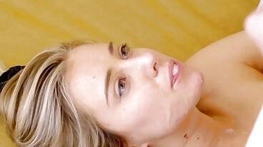 Трахнул молодую девушку в короткой юбке и обкончал лицо