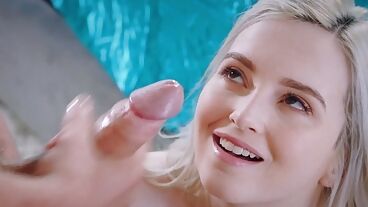 Препод трахнул в задницу привлекательную студентку