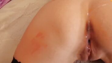 Выебал русскую подружку в домашнем видео и кончил на дырки