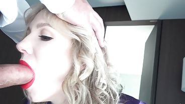 Русская секретутка берет в рот громадный хер шефа