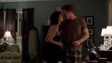 Страстная Морена Баккарин в постельной сцене в сериале Родина