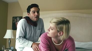 Сексуальные сцены с привлекательными артистками в комедийном фильме